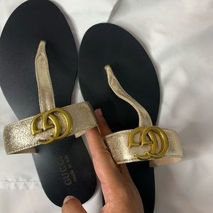 GUCCI - Leather Thong Sandal with Double G